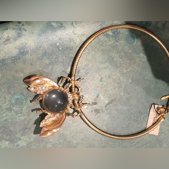 Natasha gold plated clear stone oversized bug pendant choker style necklace - Picture 8 of 10